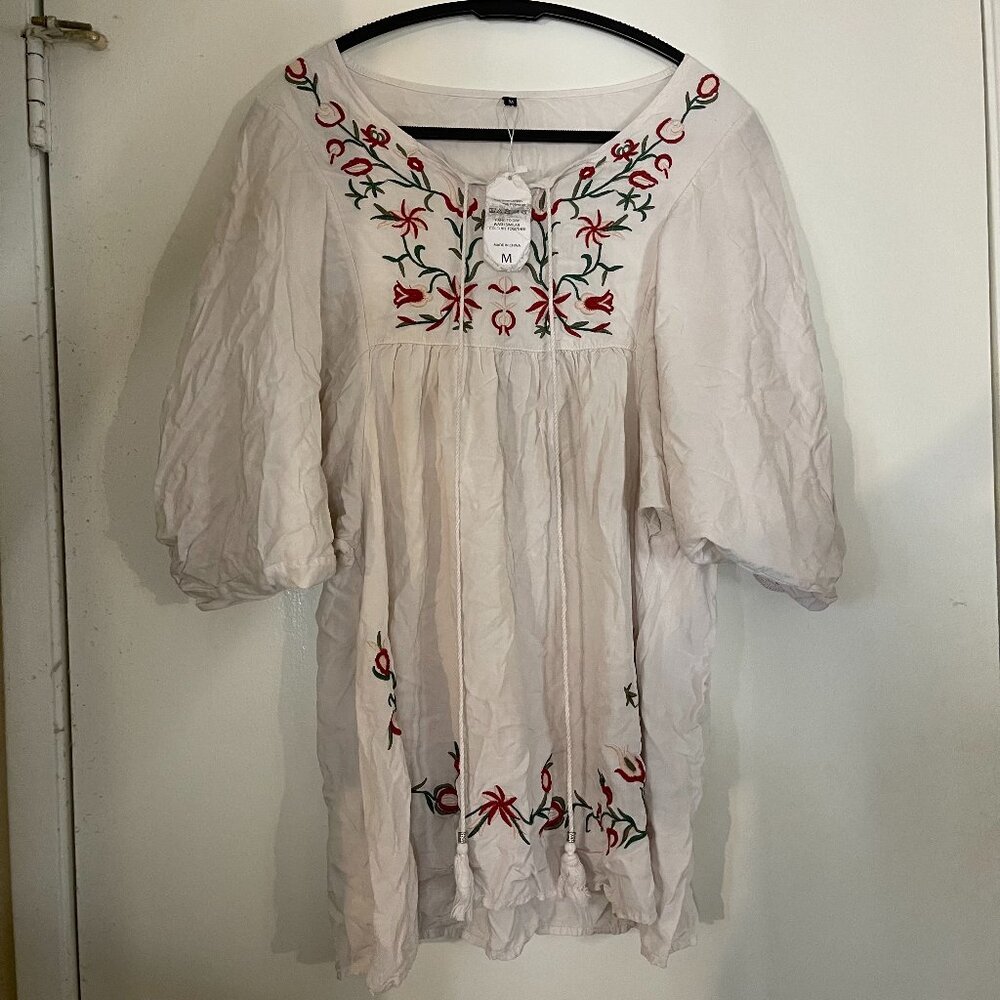 Futurino NWT Taupe Embroidered Floral Boho Tunic – Billowy Sleeve Fit